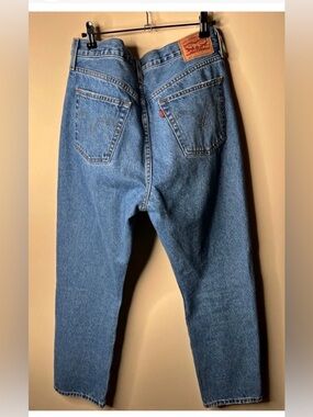 Levi’s 501. Medium Wash Wash. Straight Leg. 31X32. Button Fly.vintage style